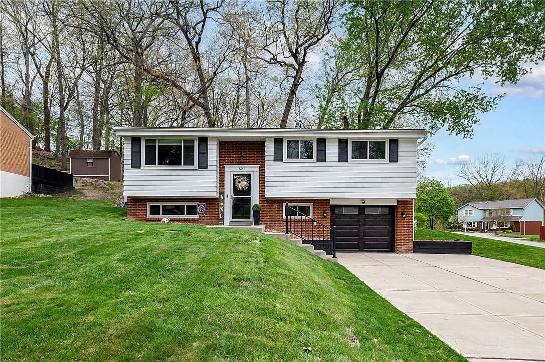 621 Moonstone Dr photo 1