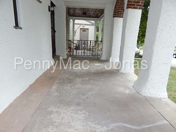 3rd image of 324 Glen Echo Rd