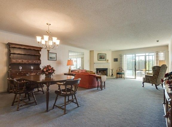 4th image of 4319 Lakeshore Ln Unit 201