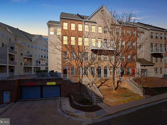 2nd image of 2664 Manhattan Pl Suite 301