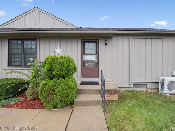 12493 Cambridge Blvd #44, South Lyon, MI 48178