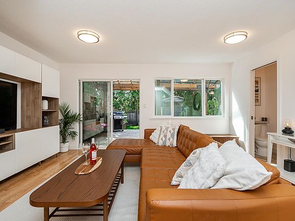 2nd image of 12108 Schmidt Cres