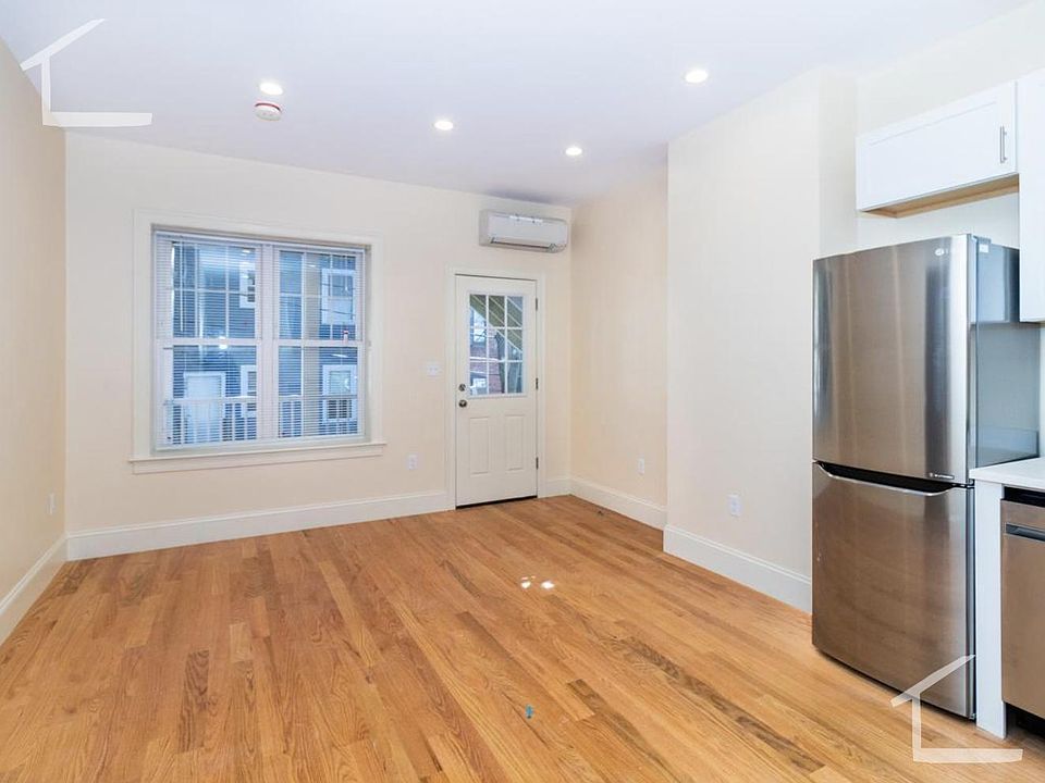 2nd image of 5 Edwin St APT 6B