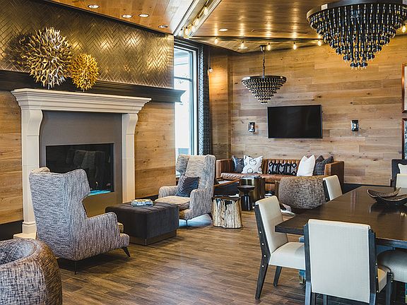 Surround yourself in upscale fixtures in The Ivy Lounge