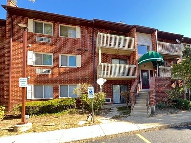 1st image of 820 N Lakeside Dr APT 3A