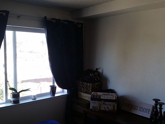 4th image of 32 Castlecrest Dr