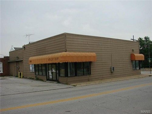 4th image of 100 N Elm Ave
