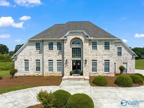 76 Derrick Cir, Albertville, AL 35951