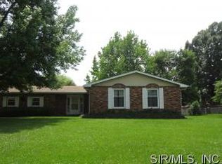 213 E Airwood Dr, East Alton, IL