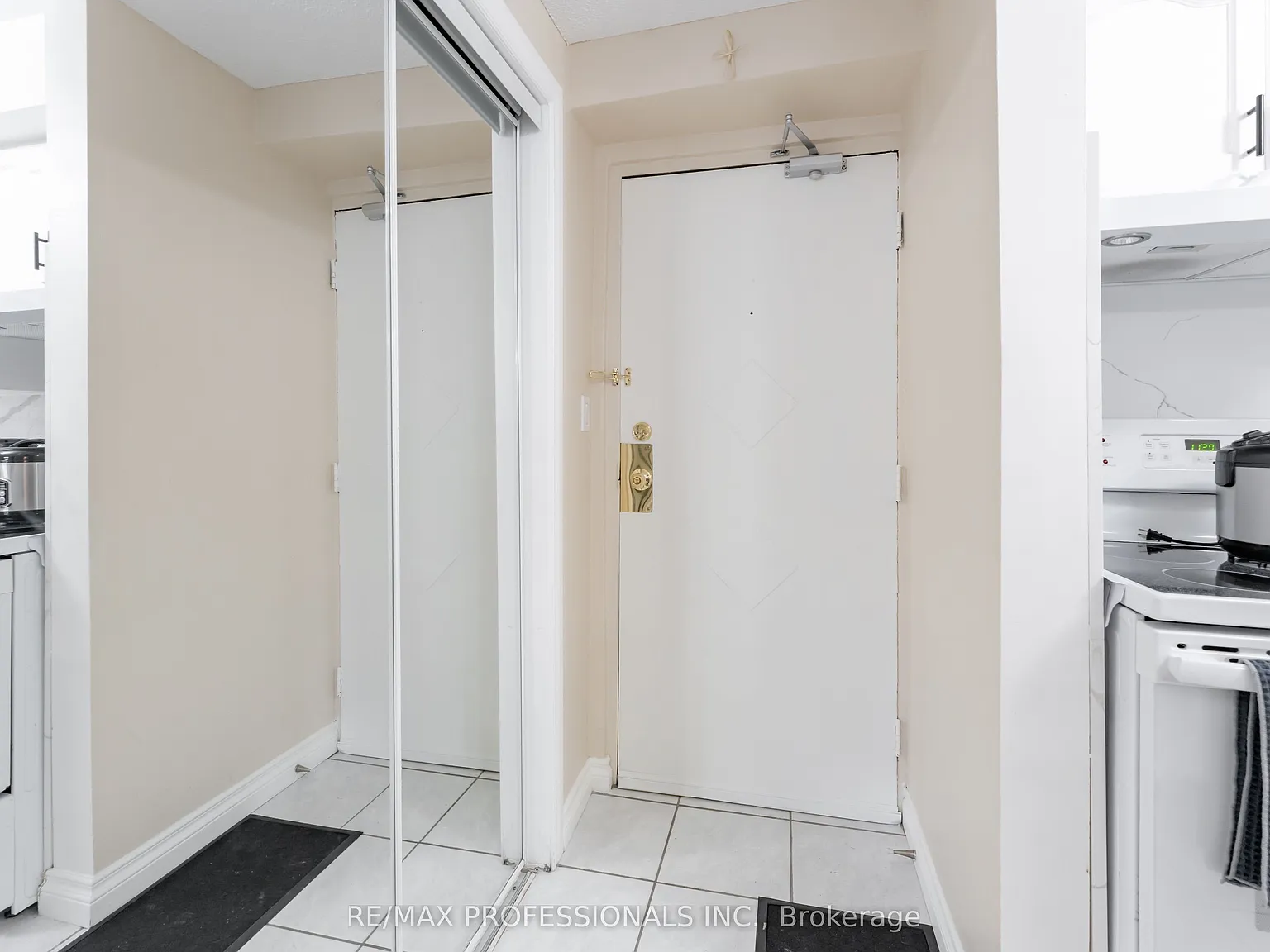 Valley View Condominiums — Photo 2