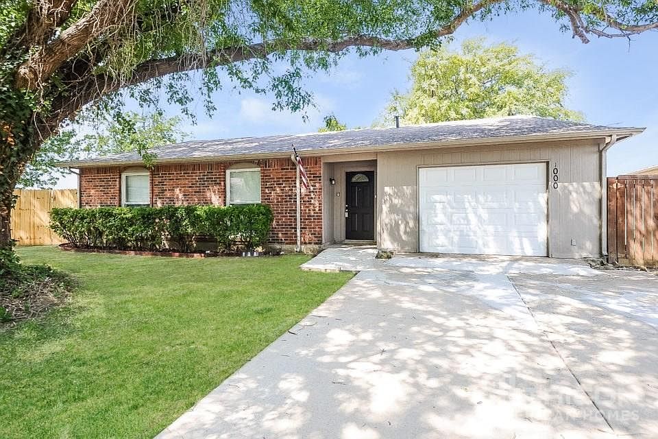 1st image of 1000 Brook Hill Ln