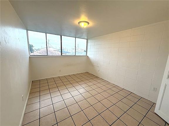 5th image of 3200 Belmont Pl APT J