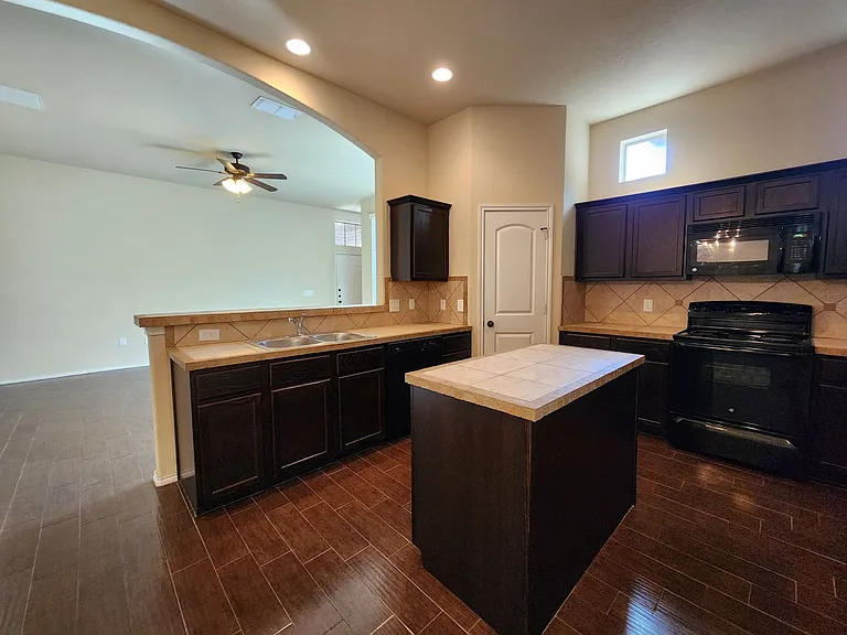 622 Creekside Cir — Photo 9