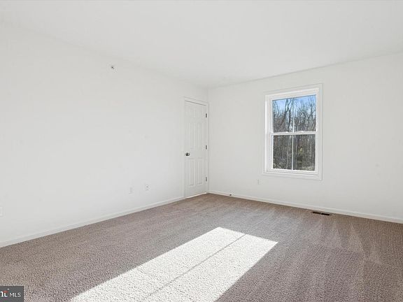 5th image of 117 Silversmith Rd