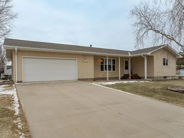 337 Aqua Dr, Zumbrota, MN 55992