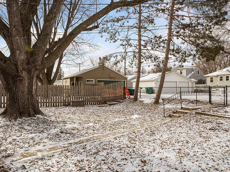 3236 Idaho Ave S — Photo 18