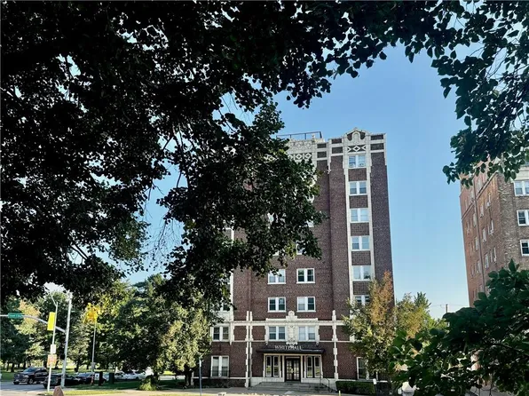 323 Emanuel Cleaver Ii Blvd APT 3E, Kansas City, MO 64112