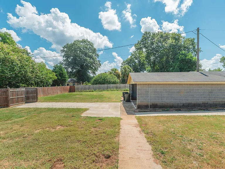 315 Georgia Ave — Photo 35