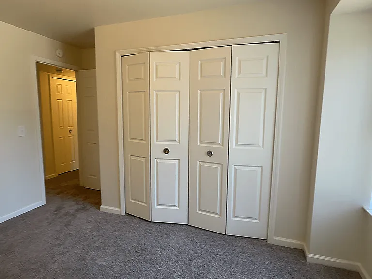 Lakeside Village Apartments — Photo 174
