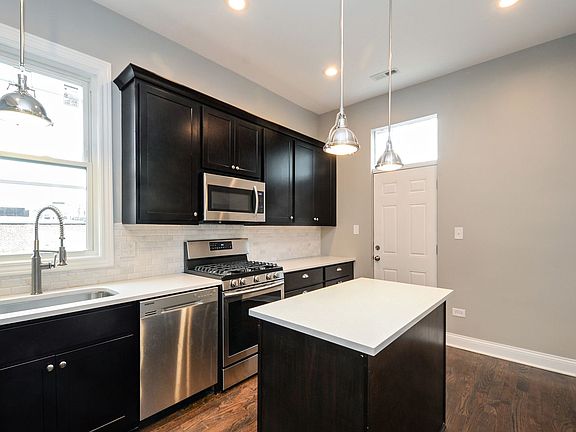 3rd image of 1545 N Claremont Ave APT 3
