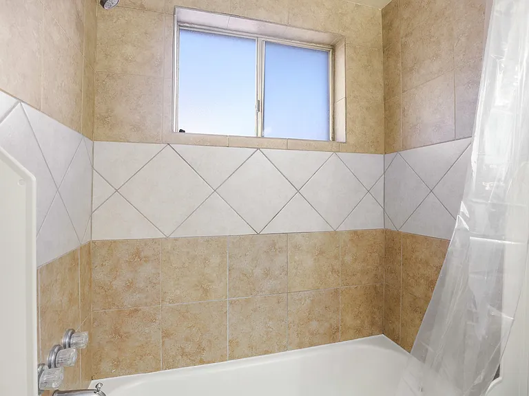 Camelot Apartments — Photo 27