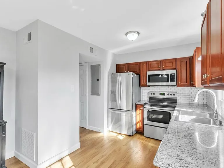 39 Ruby Bay Ln — Photo 4