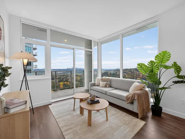 518 Clarke Rd #2207, Coquitlam, BC V3J 0S7