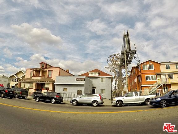 3rd image of 965 W Vernon Ave