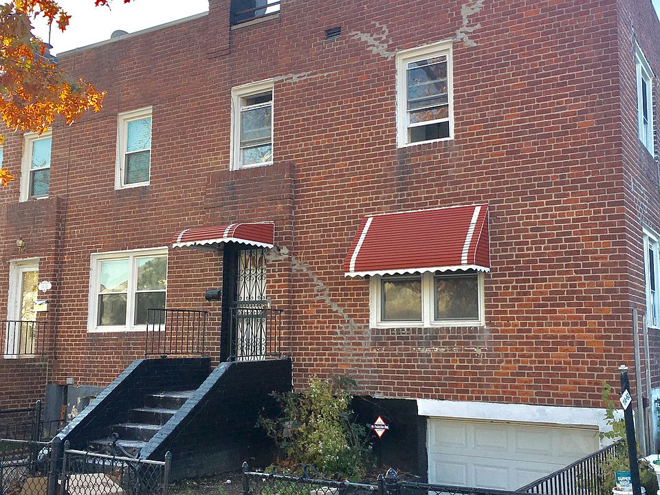 2nd image of 643 D St SE