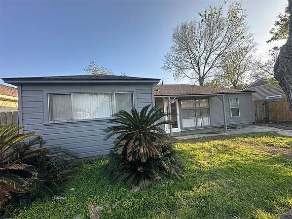 2nd image of 3826 Botany Ln