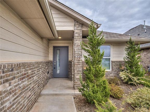 4th image of 16704 Doyle Dr