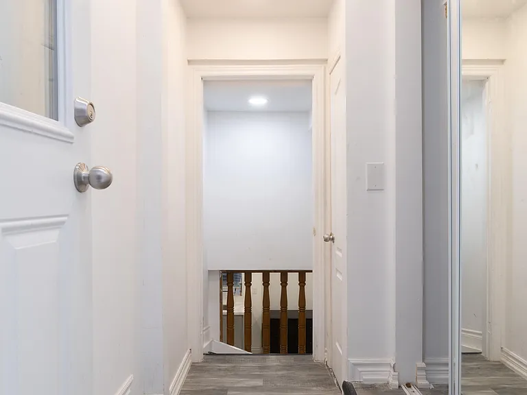 72 Sandford Cres #BASEMENT — Photo 2