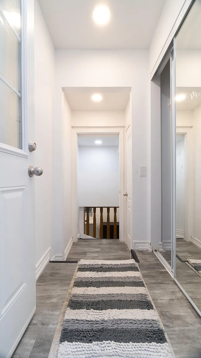 Building Photo - 72 Sandford Cres #BASEMENT