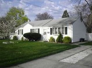 11 Winthrop Rd, Brentwood, NY 11717