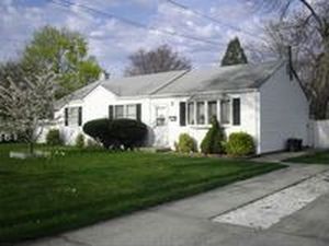 11 Winthrop Rd, Brentwood, NY, 11717