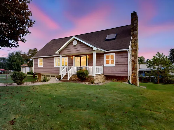 679 Old Monongah Rd, Fairmont, WV 26554