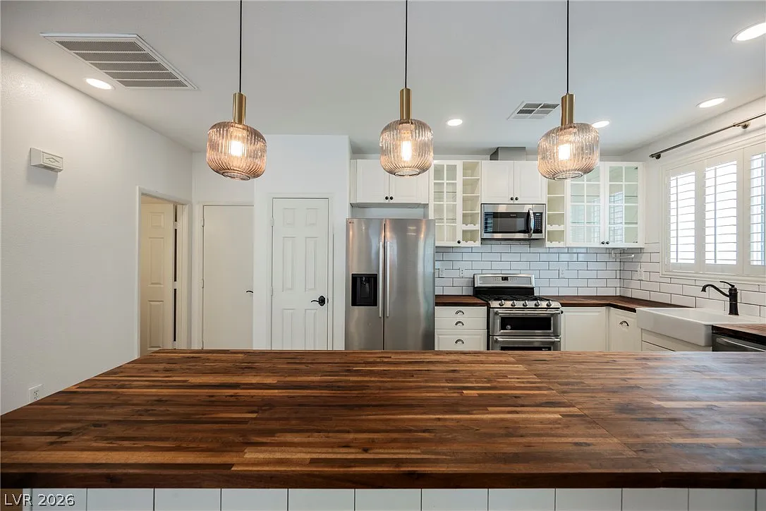 3 bed, 2.5 bath, 1419 sqft, $2,050 — Photo 4