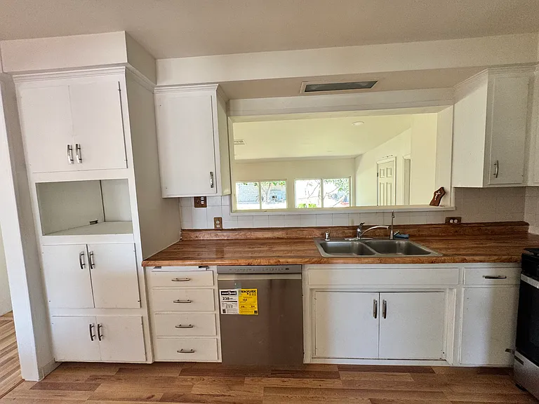 8834 Stansbury Ave — Photo 14
