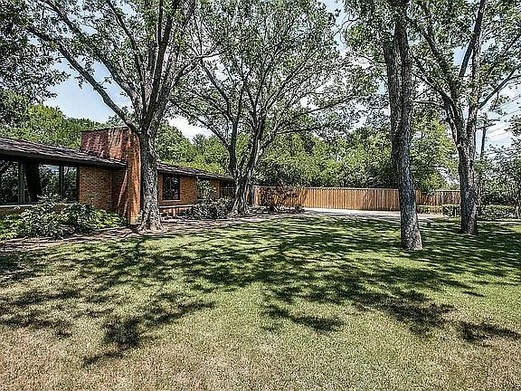 2nd image of 4407 W Northwest Hwy