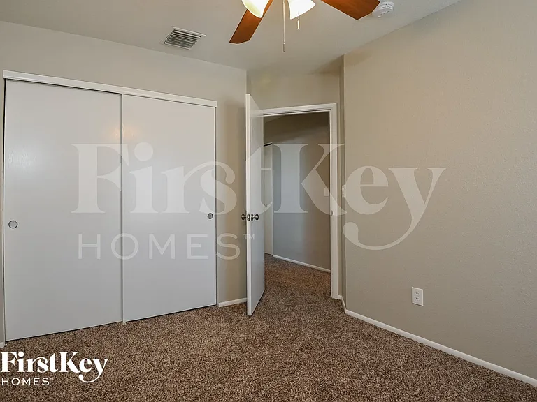 1161 N Chamberlain Pl — Photo 13