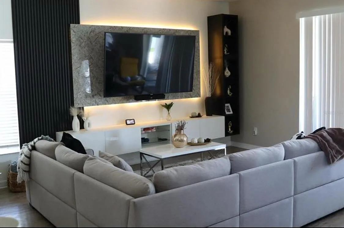 4 bed, 2396 sqft, $3,100 — Photo 2