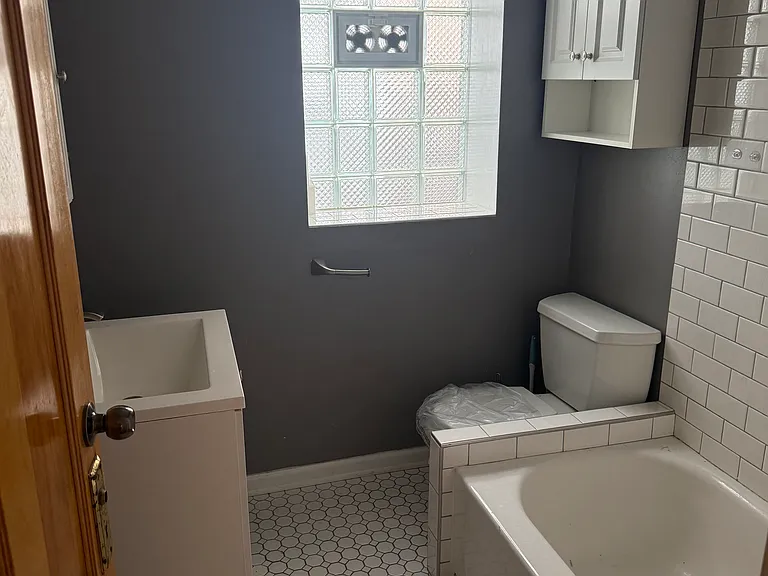 4139 N Troy St #1 — Photo 3