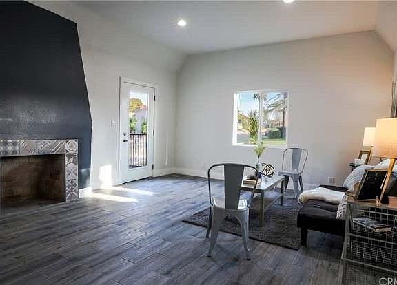 3rd image of 2203 W 75th St