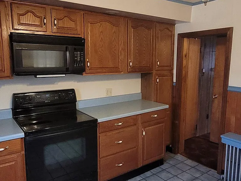 470 North St — Photo 1