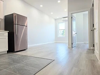 5022 Fifth Avenue, #2