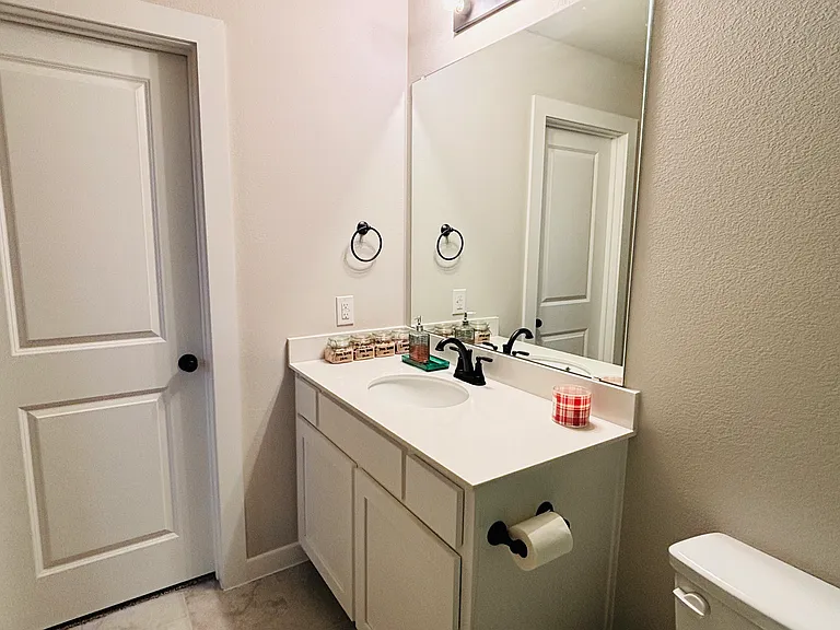 417 Rose Ave — Photo 3