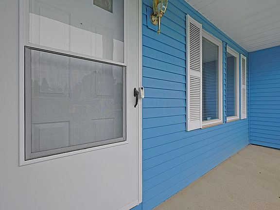 4th image of 6474 Birchview Dr N