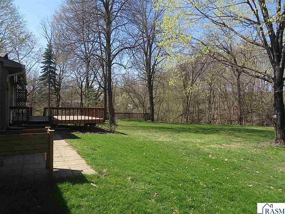 3rd image of 30 Valley Ridge Ct