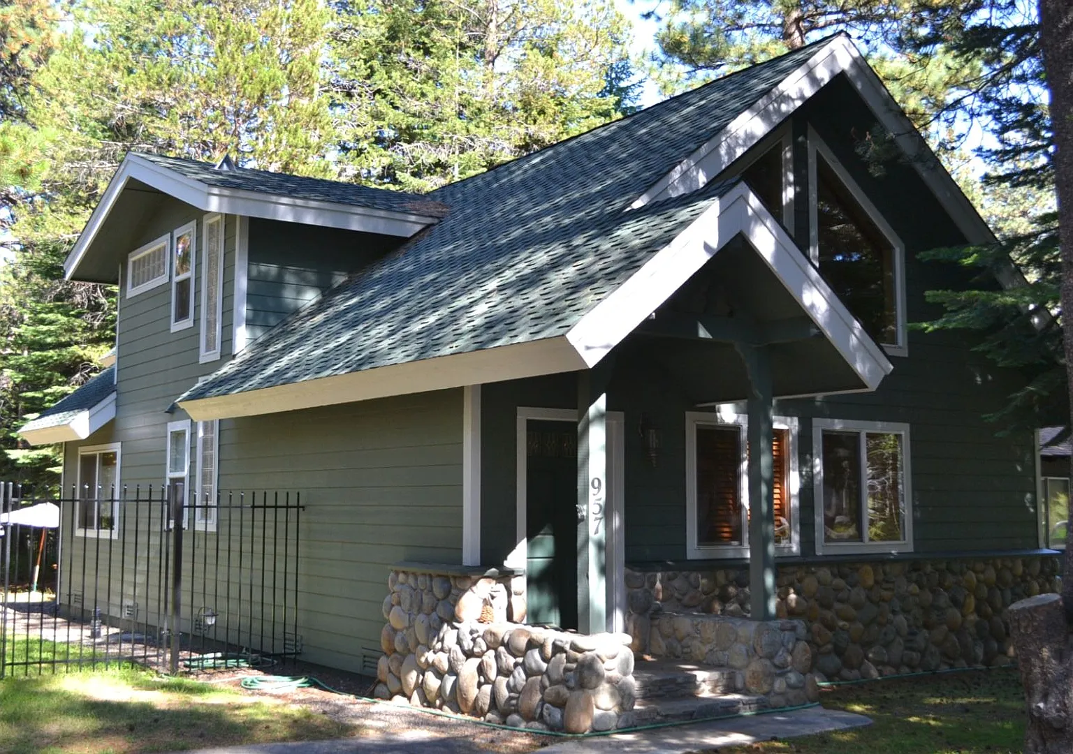 Sweet 2BD Cabin! Avail for a 3-6 month Winter lease! Available 12/01/26- 3/31/27 — Photo 1