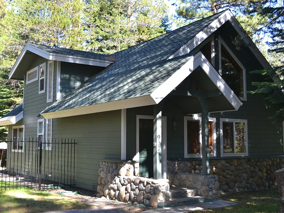 957 Tata Ln